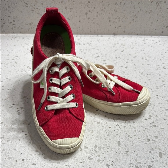 Cariuma Red Oca Low top Sneakers SZ 7.5 summer lite wear summer Fourth of July - Picture 1 of 9